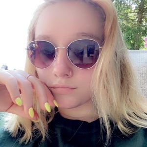 Meet your Posher, Lexi